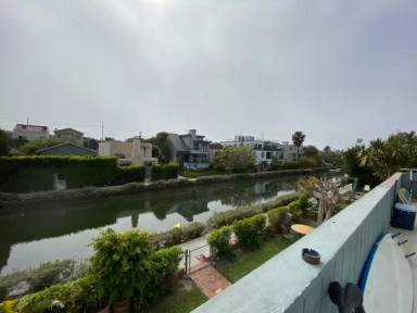 Main picture of 2614 1/2 Grand Canal