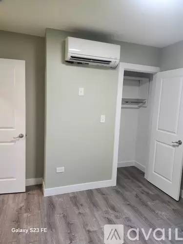 Main picture of 4400 S Drexel Blvd
