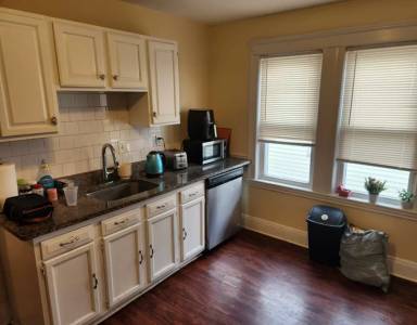 Main picture of 691 River St