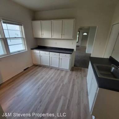 Main picture of 1210 S Helen St