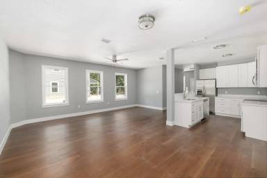 Main picture of 420 NW 3rd Ave