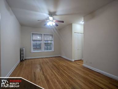 Main picture of 3910-28 N Pine Grove Ave
