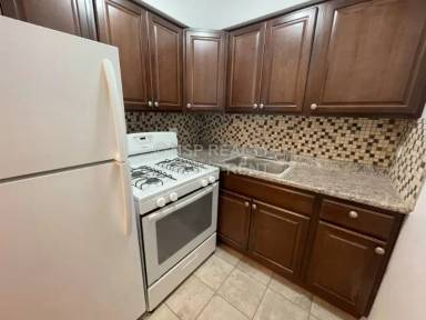 Main picture of 6830 N Sheridan Rd Apartments