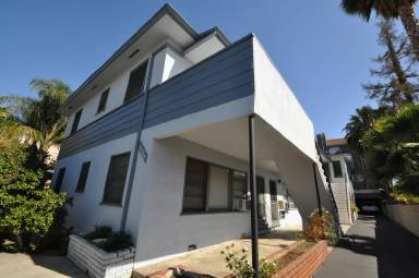 Main picture of 10924 Camarillo St