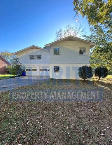 Main picture of 912 Fairmont Ave NW