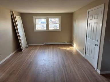 Main picture of 208 Park St N