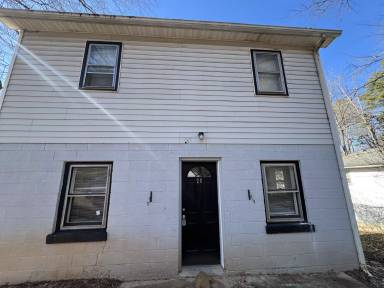 Main picture of 218 W Lee Ave