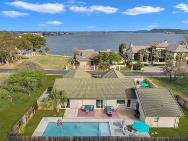 Main picture of 202 Lighthouse Dr