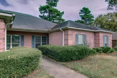 Main picture of 16 Fernwood Dr