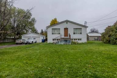 Main picture of 471 W 1st N