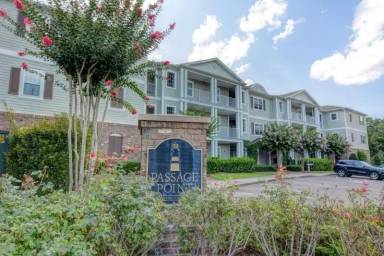 Main picture of 215 Valencia Ct