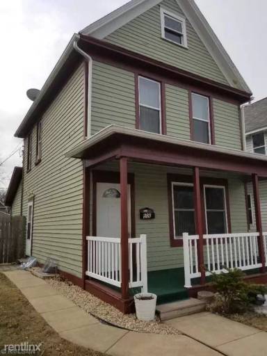 Main picture of 906 Charles Ave