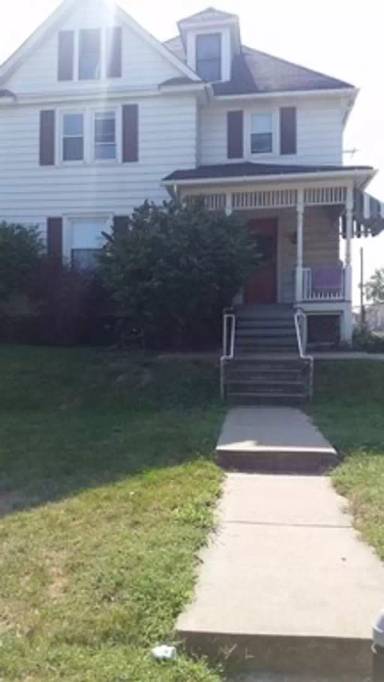 Main picture of 1418 12th Ave