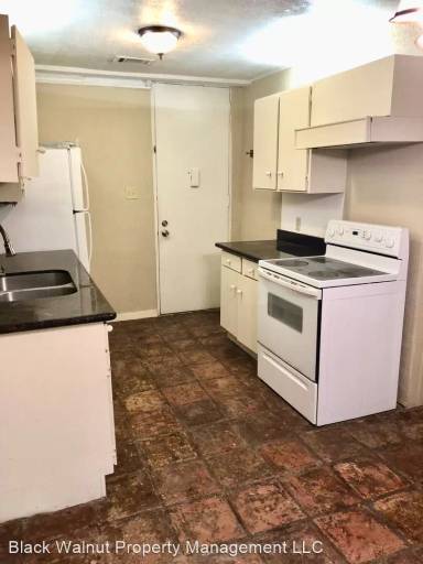 Main picture of 14 Lakeway St