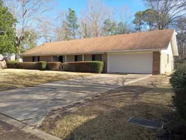 Main picture of 2908 Longwood Dr