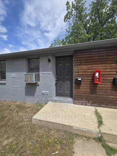 Main picture of 1010 E 8th St N