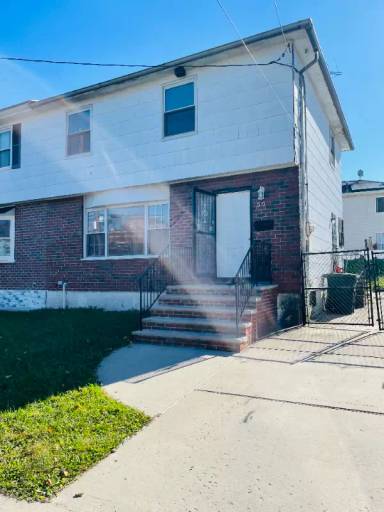 Main picture of 50 Monsey Pl