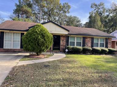 Main picture of 2006 Watkins Dr