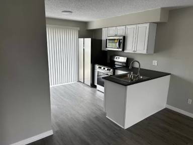 Main picture of 1126-1128 SE 6 AVE