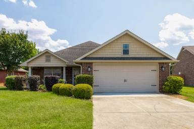 Main picture of 212 Grantham Cir