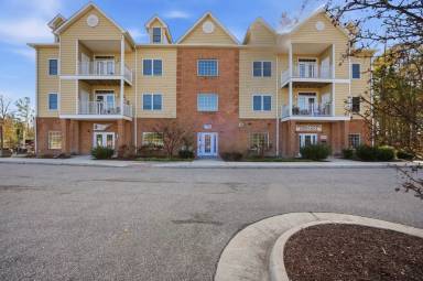 Main picture of 200 Fountains Ln