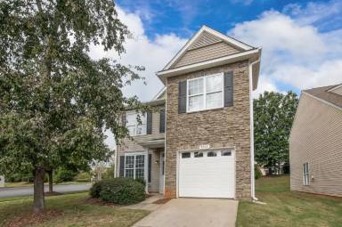 Main picture of 9003 Holland Park Ln