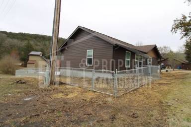 Main picture of 300 Valley Stream Cir