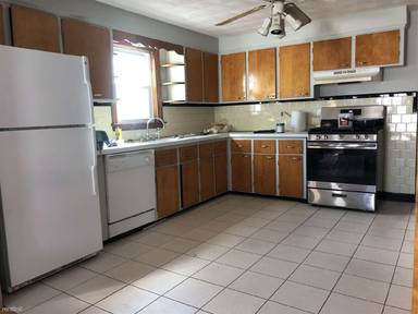 Main picture of 141 Woodlawn St