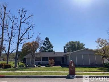 Main picture of 94 Oakleaf Ave