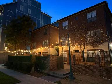 Main picture of 905 W 22nd 1/2 St