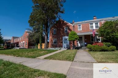 Main picture of 831 N Chapel Gate Ln