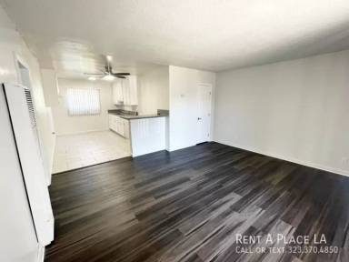 Main picture of 918 W 66th St