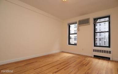 Main picture of 220 E 74th St