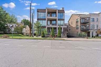 Main picture of 3210 Long Blvd