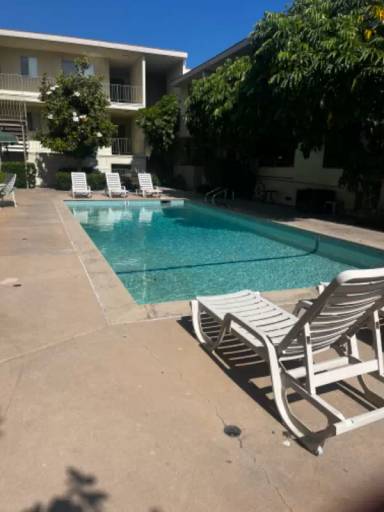 Main picture of 5320 Newcastle Ave