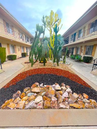 Main picture of 850 S Rosemead Blvd