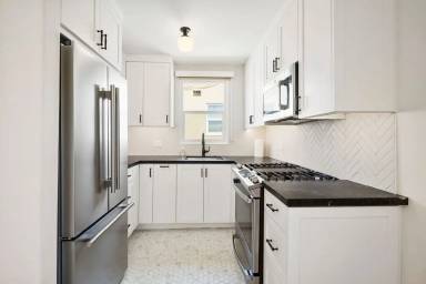 Main picture of 4682 Hamilton St