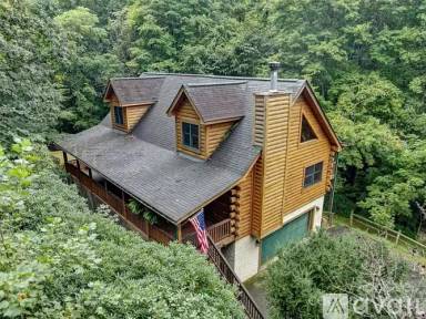 Main picture of 306 Henry Dingus Way
