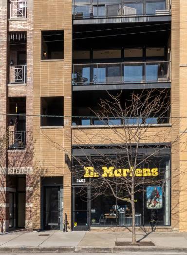 Main picture of 3452 N Southport Ave