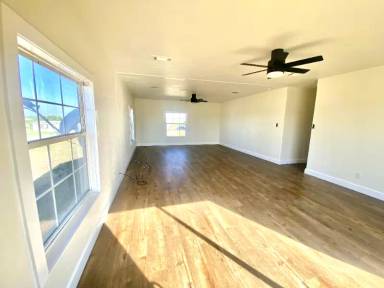 Main picture of 415 Mostyn Ln