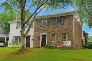 Main picture of 495 Dickinson St