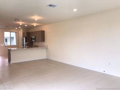 Main picture of 10222 NW 64th Way