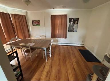 Main picture of 14 Pine St