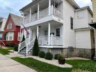 Main picture of 118 Hudson Ave