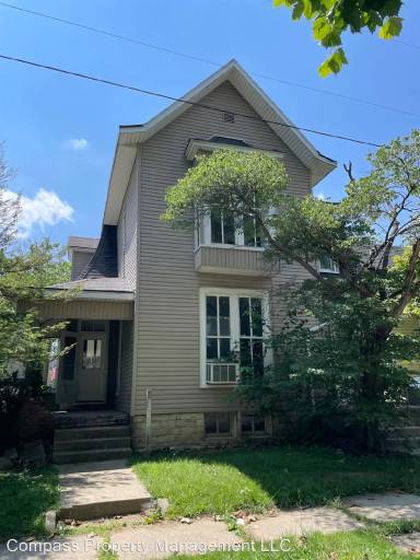 Main picture of 325 S 12th St