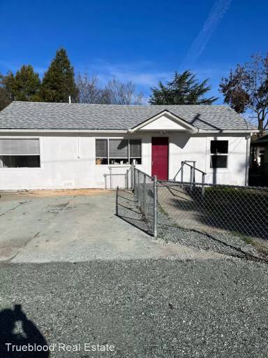 Main picture of 847 NE Bond St