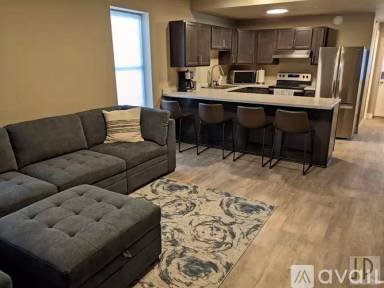 Main picture of 444 W Broadway St