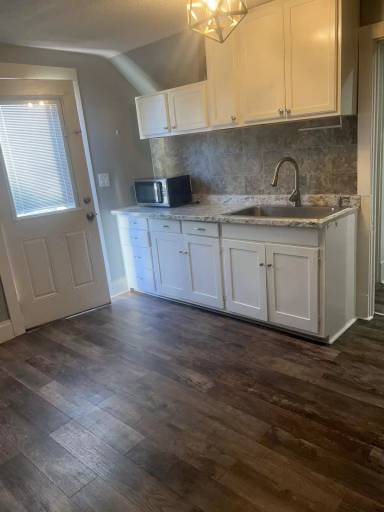 Main picture of 151 W School St