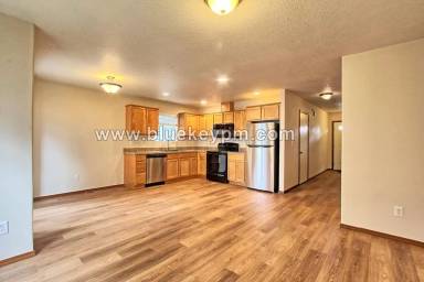 Main picture of 7415 NE 59th St