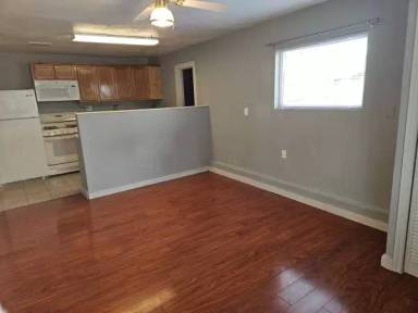 Main picture of 2117 S 126th St